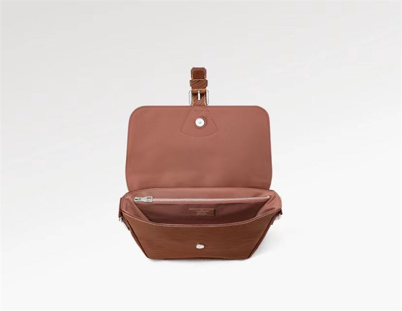  Chic structured bag carried on shoulder