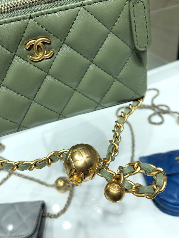  handbag, compact everyday style, image 5