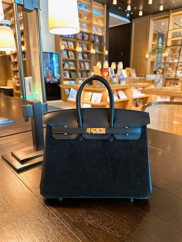  Graceful everyday bag carried on shoulder 10