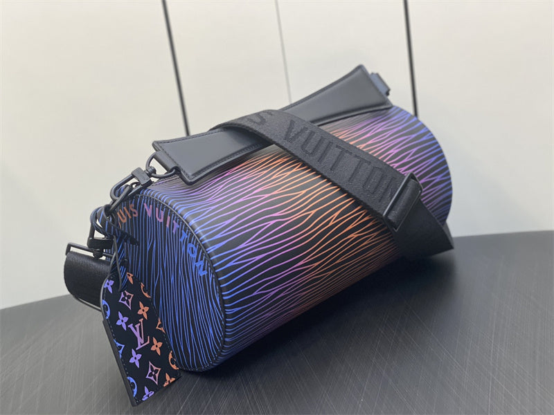  Polished handbag carried on shoulder