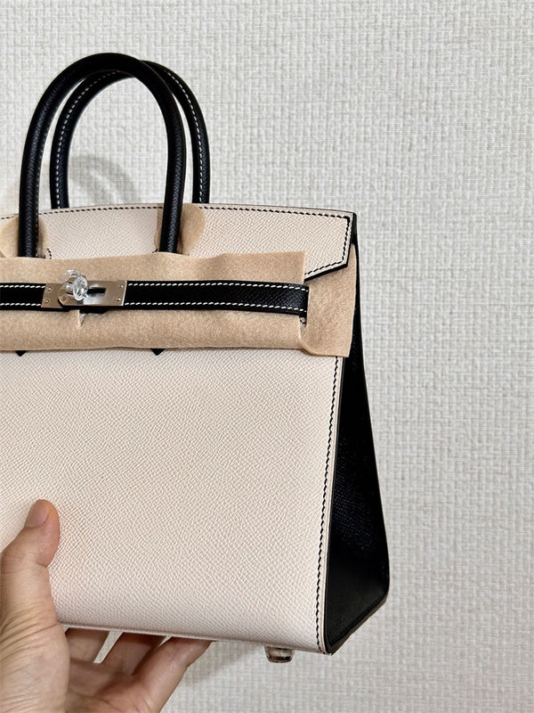  tote bag interior and compartment view 15