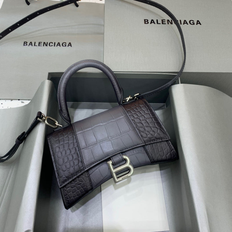 Contemporary Vegan Leather Handbag - Premium Craftsmanship Detailing | Women's Luxury Handbag #554 - front view (image 1) of designer-inspired handbag