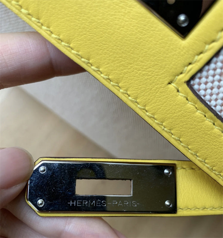  structured bag interior and compartment view 15