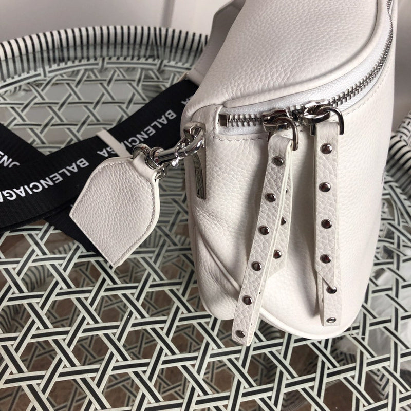 Side profile of statement chic women's handbag – women's luxury handbag