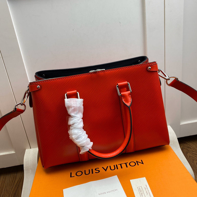 Handle and strap detail of everyday-luxe signature women's handbag – women's statement bag