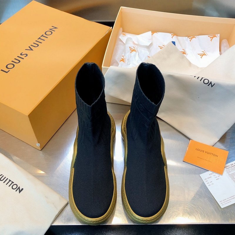 Styling view of Louis Vuitton luxury piece style No.141