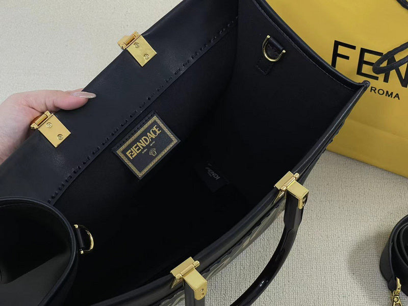Ziva's Charm handbag – product shot (37cm*17cm*31cm)