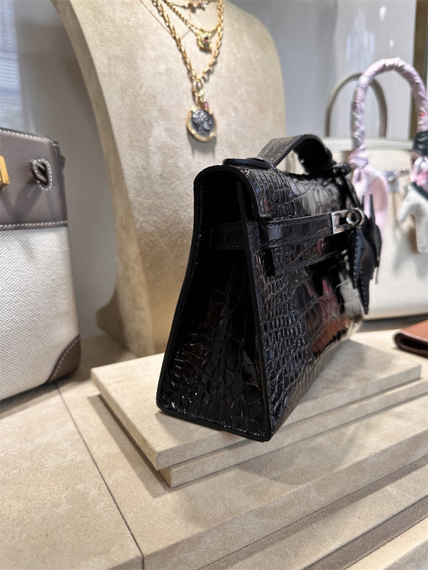  top-handle bag interior and compartment view