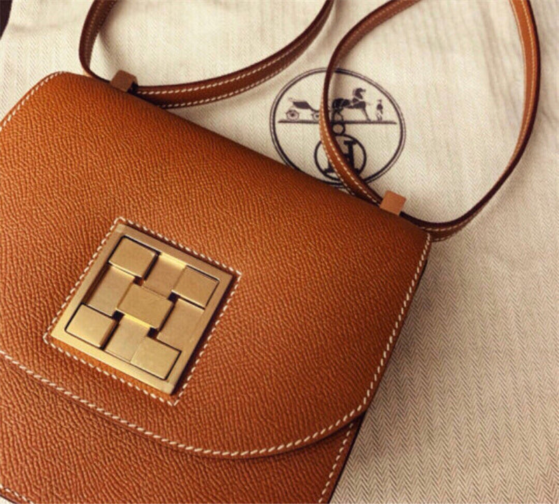 Side view of fluid structured handbag