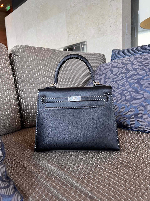 Streamlined bag women's premium everyday handbag