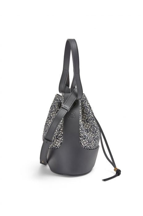 Ziva's Charm handbag – front view (18cm*13cm*25cm)