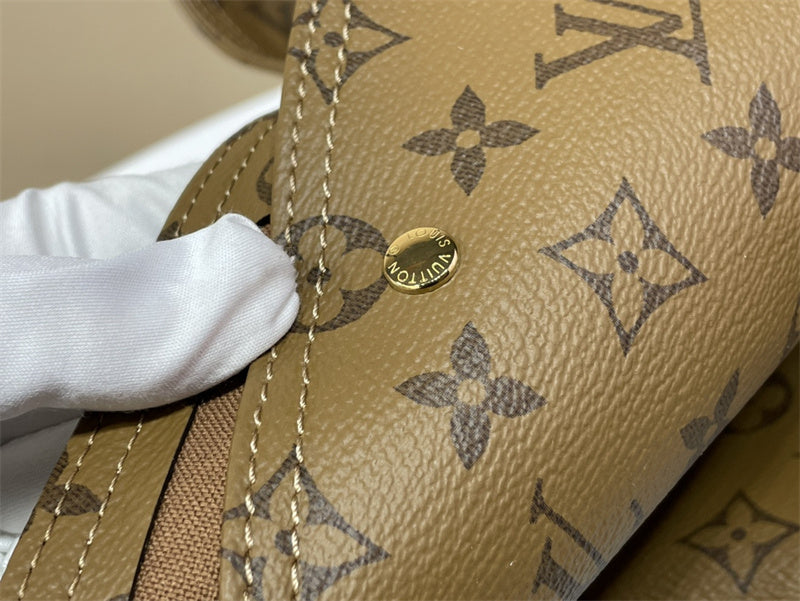  Essential top-handle bag carried on shoulder 10