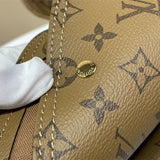  Essential top-handle bag carried on shoulder 10