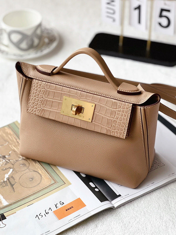  Versatile top-handle bag front view