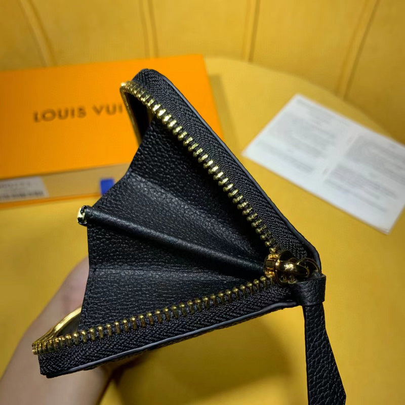 Handle and strap detail of structured elevated women's handbag – women's luxury accessory