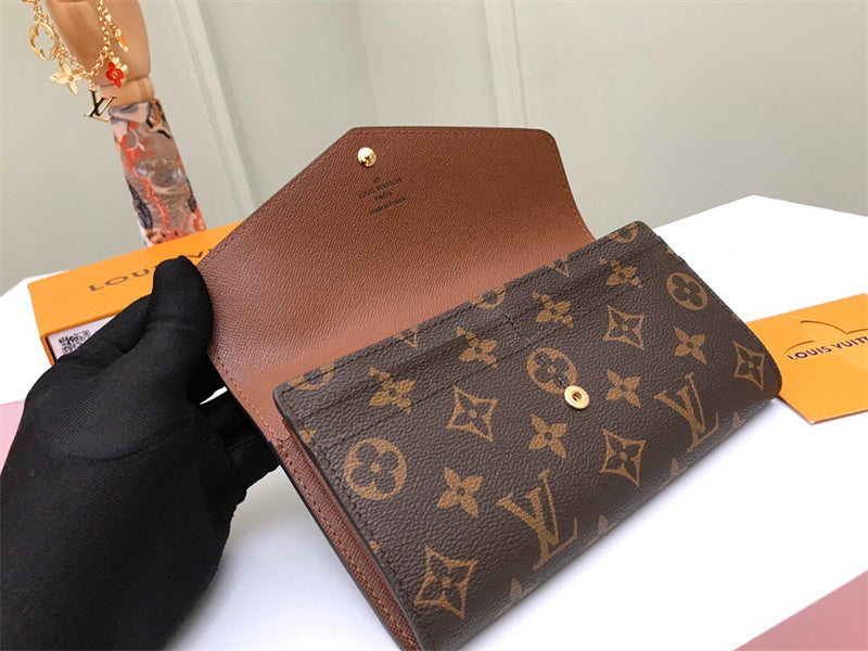  Understated everyday bag carried on shoulder 28
