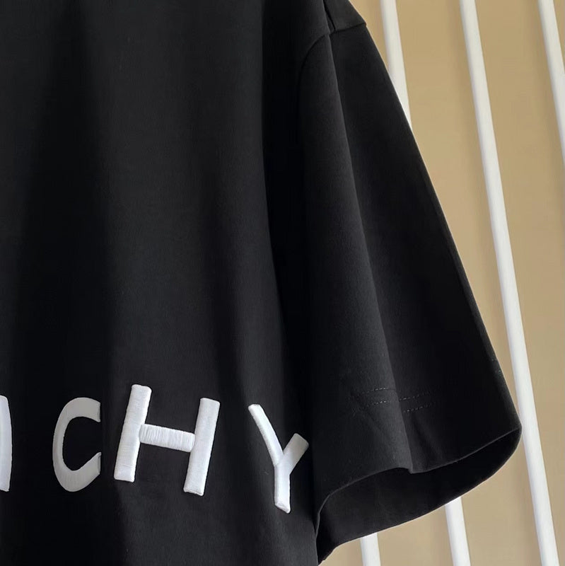 Styling view of Givenchy luxury piece style No.146