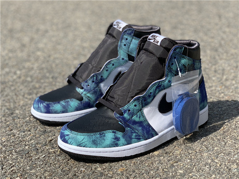 Nike Men's & Women's Designer Low-Top Shoes — Style 017 angle view