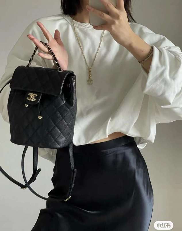 Zivas Charm Refined Everyday Style Luxury Handbag (Timeless Wardrobe Addition) – Close-Up Detail