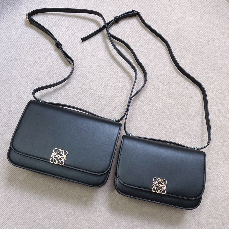 Ziva's Charm handbag – close-up view (19cm*13cm*6cm)