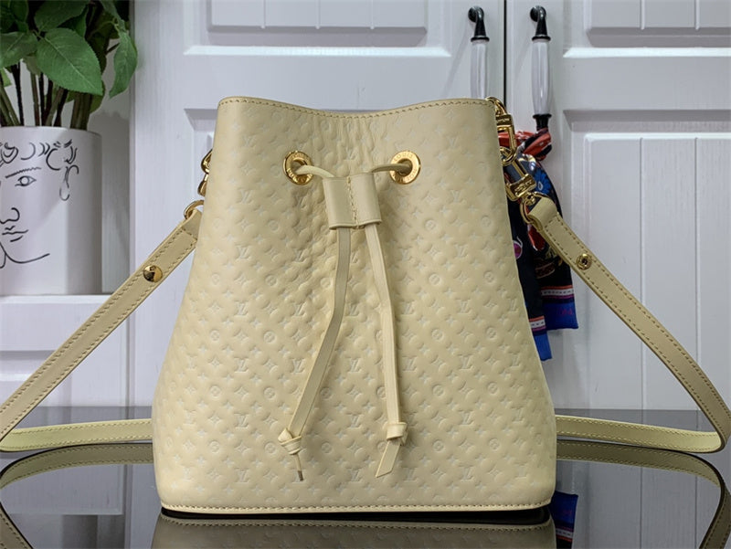  Signature handbag front view 7