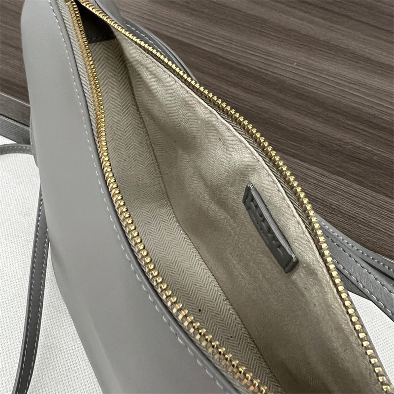 Ziva's Charm handbag – interior view (28cm*17cm*9.5cm)