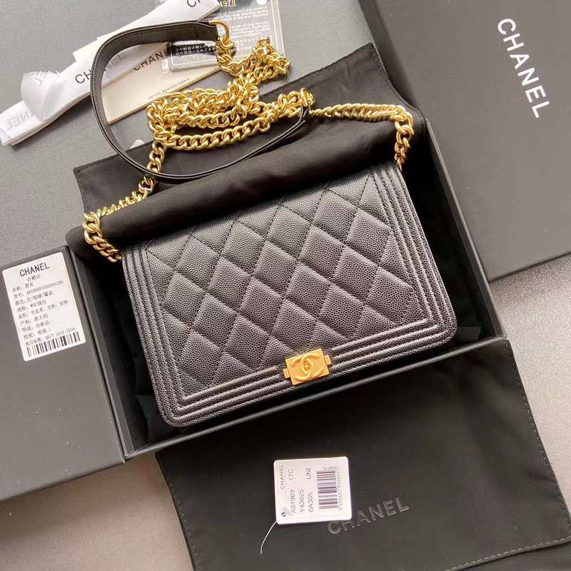 Zivas Charm Refined Structure Luxury Handbag (Elevated Accessory Essential) – Detail View