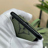  signature everyday bag detail view showing craftsmanship 8