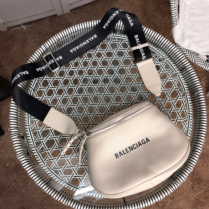 Front view of everyday-luxe signature women's handbag – women's luxury accessory