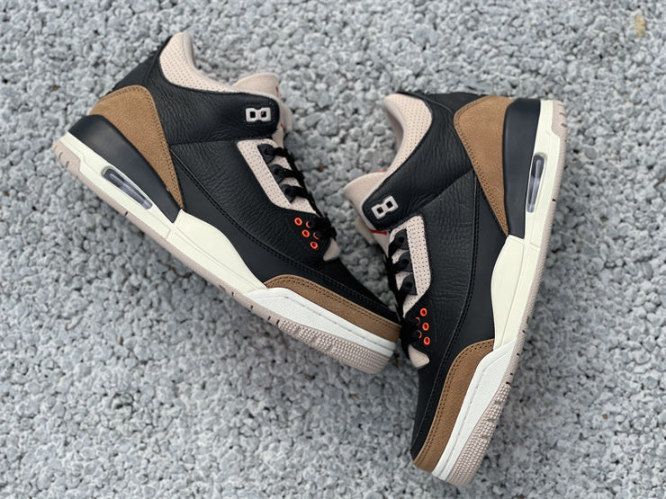 Nike Men's & Women's Luxury Low-Top Trainers — Style 237 back view