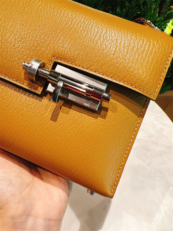  crossbody bag interior and compartment view 21