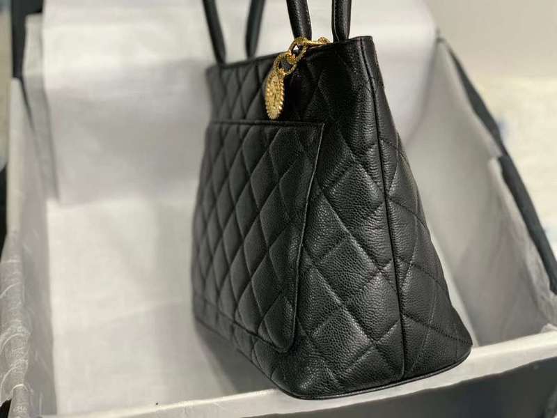 Zivas Charm Everyday Sophistication Luxury Handbag (Designer-Inspired Craftsmanship) – Close-Up Detail