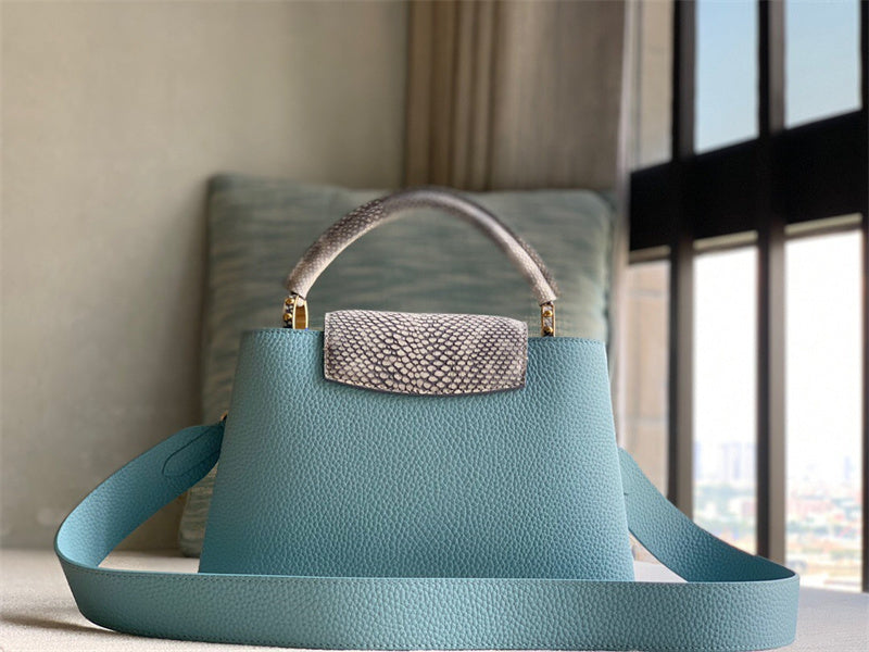  signature carryall bag detail view showing craftsmanship 20