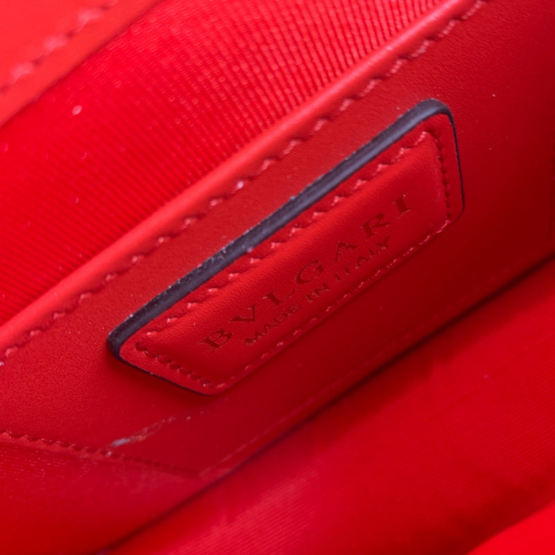 Timeless Vegan Leather Handbag - Polished Finish | Women's Fashion Handbag #1679 - close-up detail shot (image 3) of designer-inspired handbag