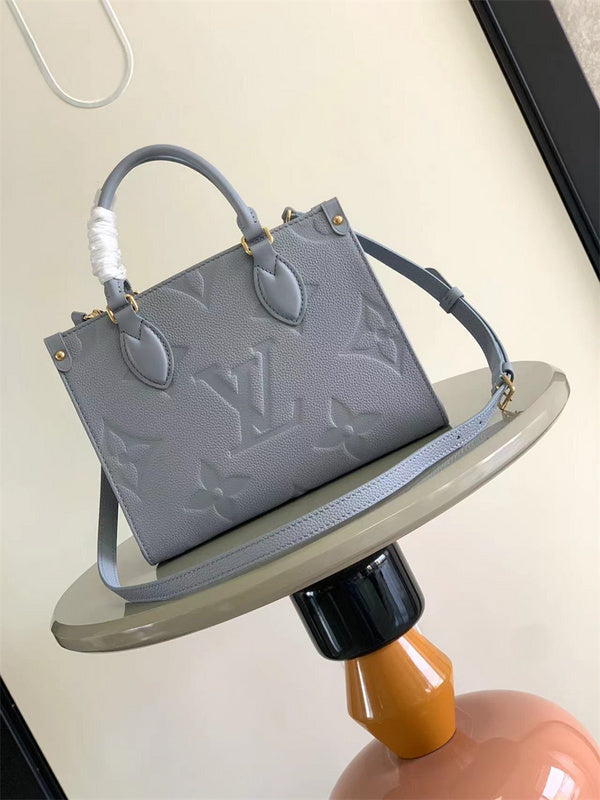  Elegant tote bag carried on shoulder