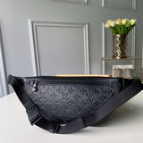 Close-up detail of structured premium women's handbag – women's statement bag
