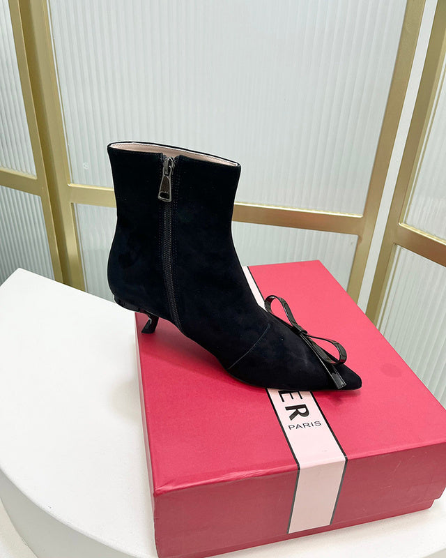 Close-up detail view of Roger Vivier luxury piece style No.060