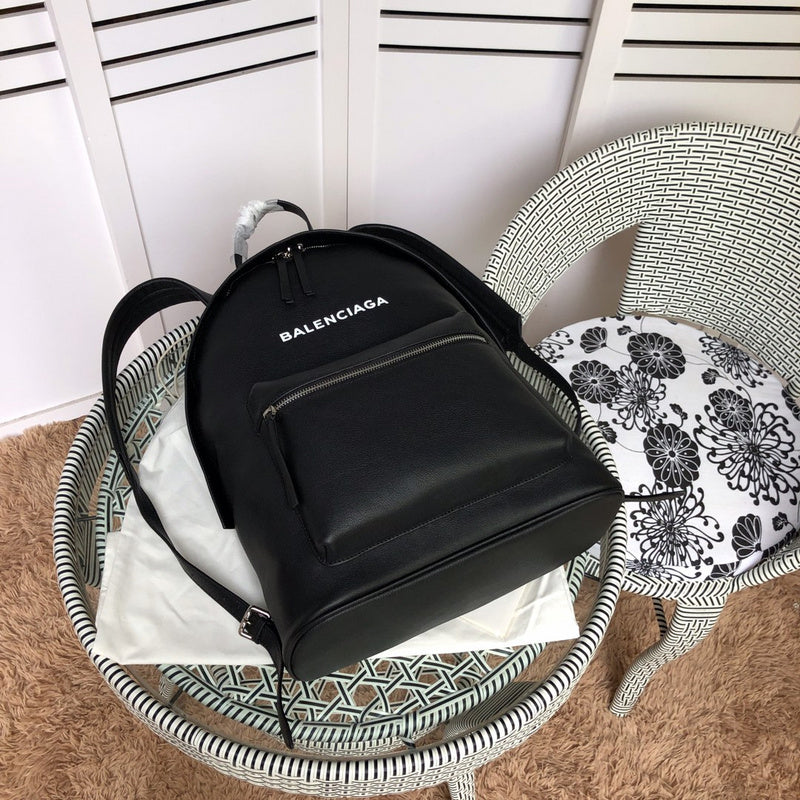 Back view of classic chic women's handbag – women's everyday handbag