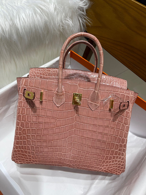 Crisp handbag styled for everyday wear