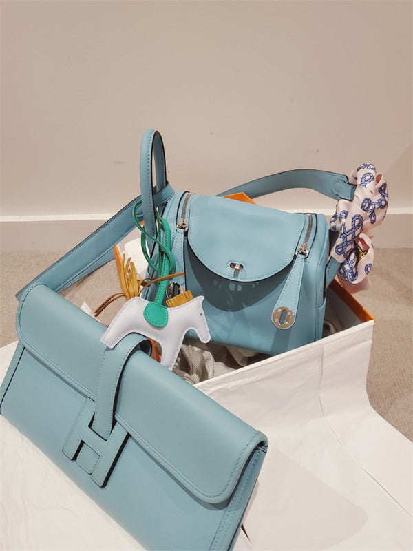  shopper bag interior and compartment view 15