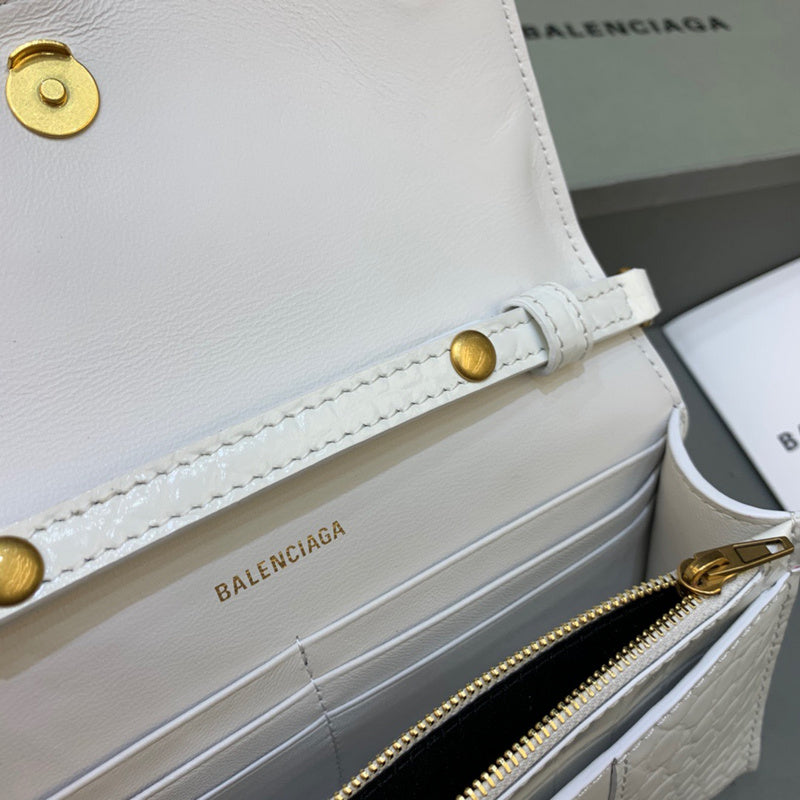 Statement Premium PU Leather Handbag - Premium Craftsmanship Detailing | Women's Premium Handbag #448 - texture close-up (image 9) of designer-inspired handbag