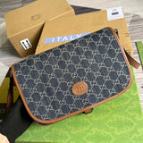 Handle and strap detail of polished premium women's handbag – women's premium purse