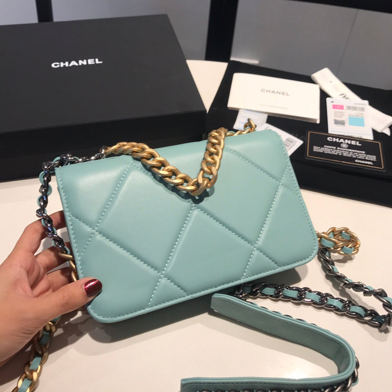 Zivas Charm Versatile Design Fashion Handbag (Considered Detail & Form) – Close-Up Detail
