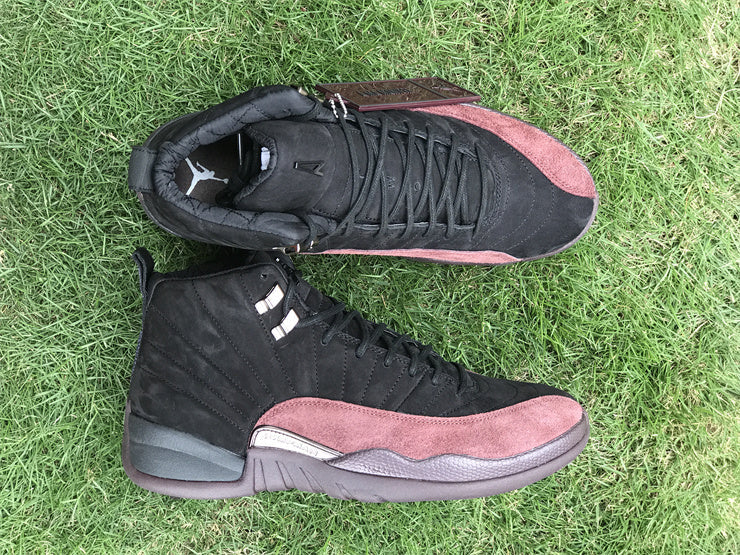 Nike Casual sneakers in all-black heritage-inspired look front view