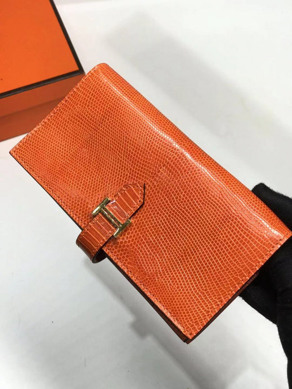Interior view of effortless premium bag