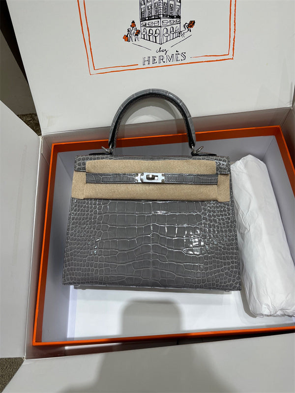  Effortless crossbody bag front view