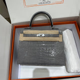  Effortless crossbody bag front view