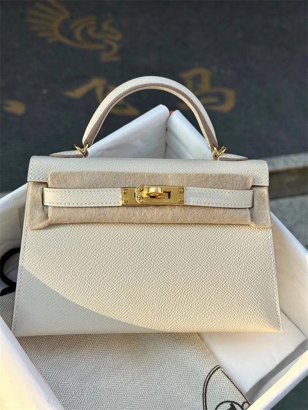  classic everyday bag detail view showing craftsmanship