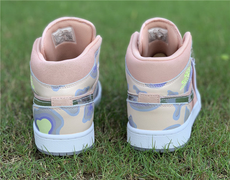Nike Men's & Women's Designer Low-Top Shoes — Style 125 interior view