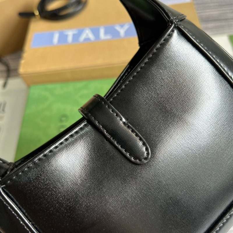 Styled lifestyle shot of structured everyday-luxe women's handbag – women's premium purse